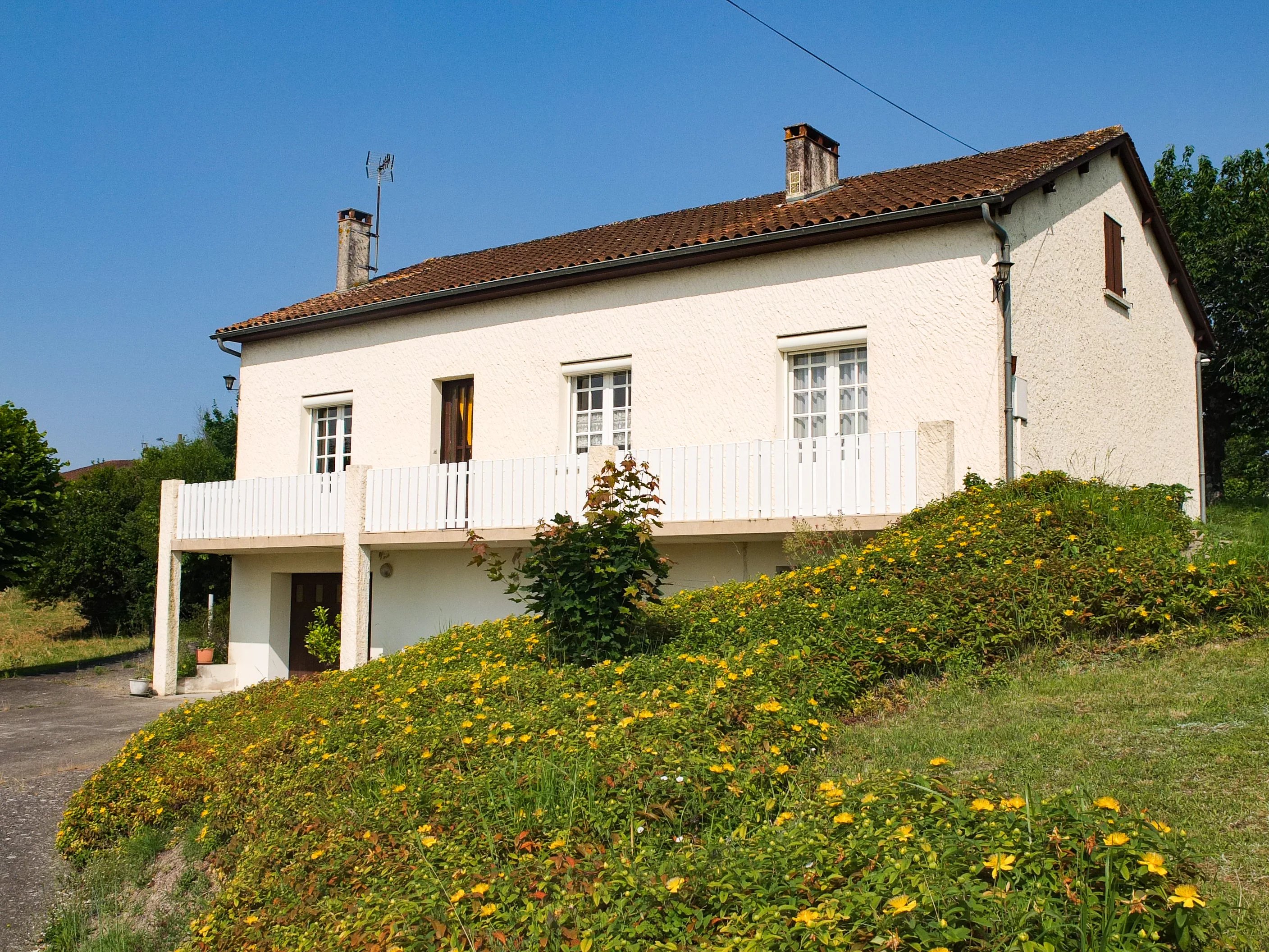 House in Castillonnes - view 1