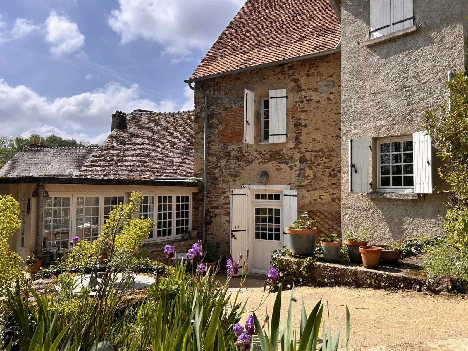 House in Saint-Benoit-du-Sault - view 1